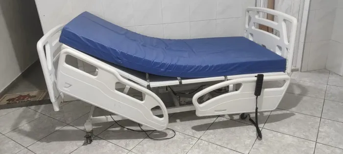 Cama Hospitalar Elétrica Completa com Colchão - Ótimo Estado