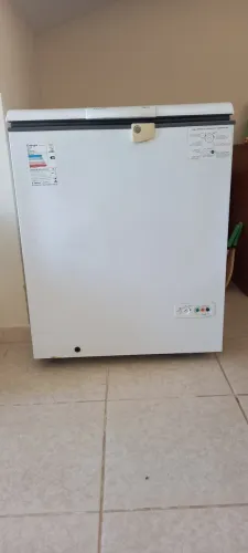 Freezer semi novo