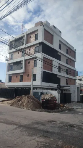 VENDO APARTAMENTO NO Altiplano térreo com área