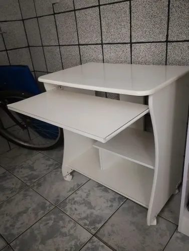 Mesa para computador/escrivaninha com suporte - Branca