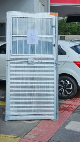 PORTA DE ALUMÍNIO VENEZIANA 90CM COM GRADE E VIDRO - DIRETO DA FÁBRICA