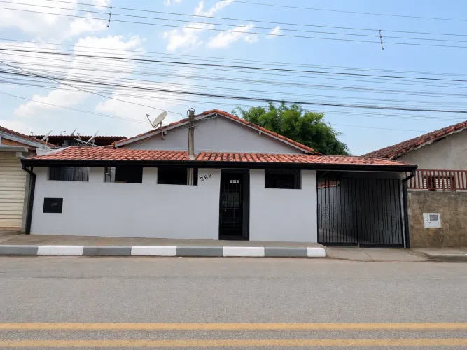 CASA PARA LOCAÇÃO EM JAMBEIRO