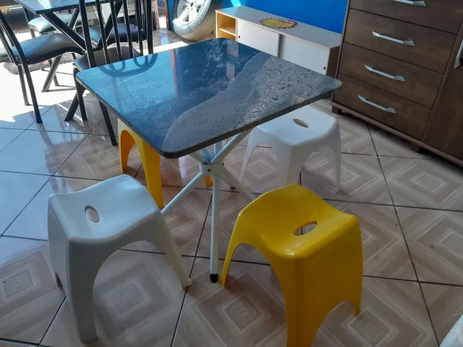 Mesa quadrada pedra granito 4 banquinhos