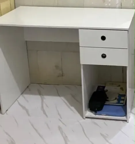 Mesa Escrivaninha Branca com 2 Gavetas e Nicho