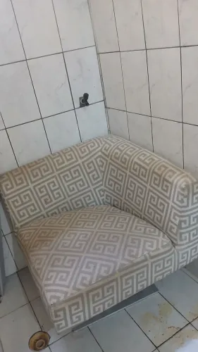 Poltrona giratória de canto.
