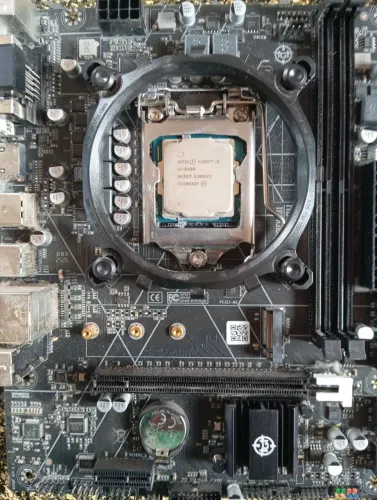 I5-8400 + H310 (com cooler)