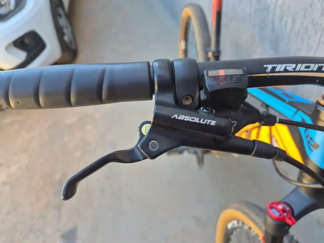 Bicicleta aro 29 com freio hidráulico absolute usada 