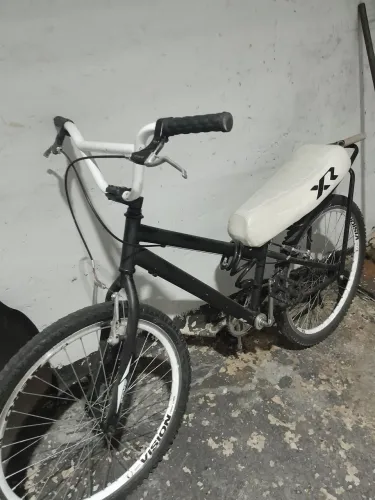 Bicicleta montadinha aro 24 semi nova