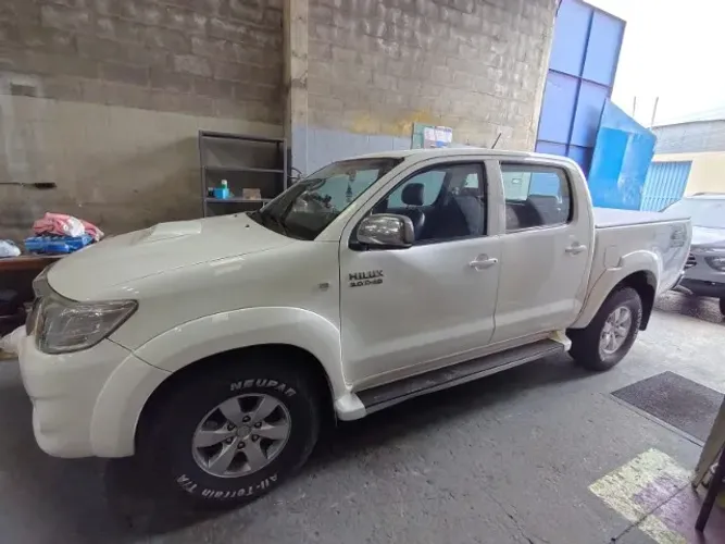 Toyota Hilux CD SR D4-d 4X4 3.0 TDI Dies Aut. 2013