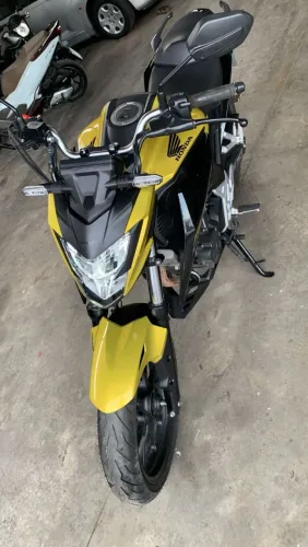 Moto CB Twister 300
