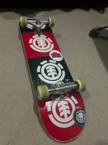 Skate Profissional Completo - Element + Red Bones + Moska + Intruder + CHAVE T DE BRINDE
