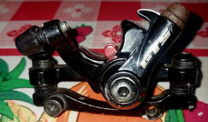 Pinça de freio a disco mecânico de bicicleta marca GTS(lado dianteiro)
