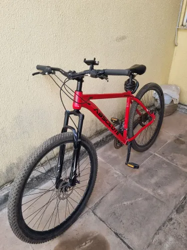 Bicicleta Nero 5, aro 29 na cor vermelha (único dono).