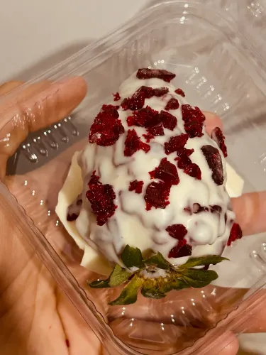 vendo morango do amor cravejado e bolo no pote