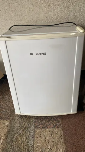Frigobar Electrolux 40L