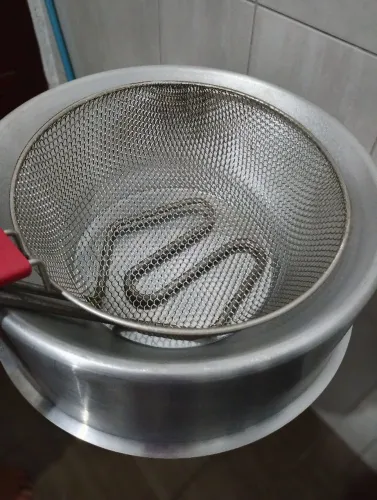 Fritadeira Elétrica Nova sem uso- ótima qualidade 