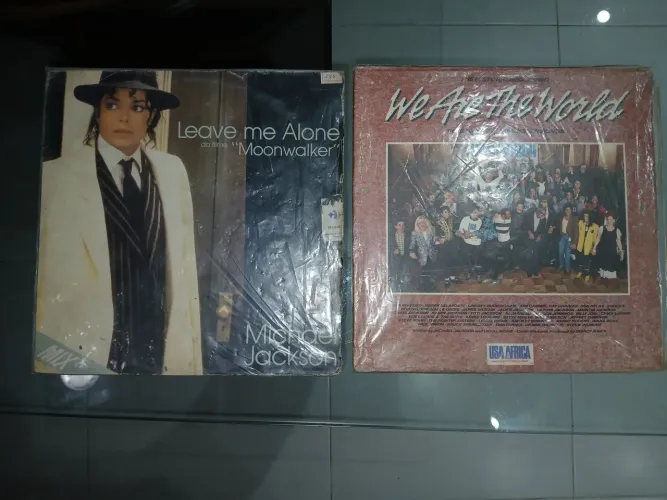 LPs Michael Jackson e We are The world