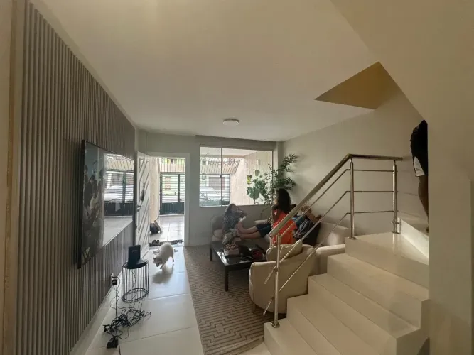 Casa recém-reformada na Rua dos Mundurucus R$ 650.000,00