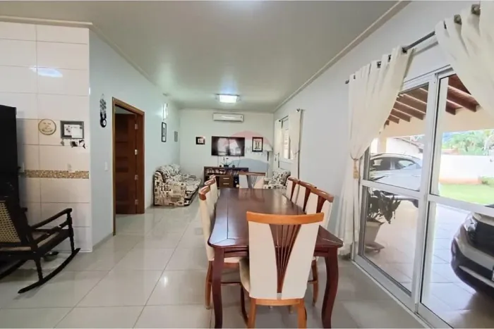 Casa de Campo Luxuosa no Condomínio Ypê - Castilho, SP!