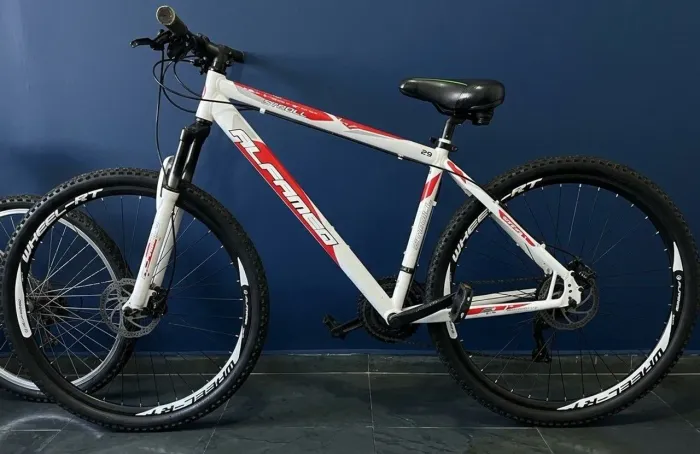 Montain bike Alfameq Stroll aro 29 com freio a disco hidráulico nas duas rodas