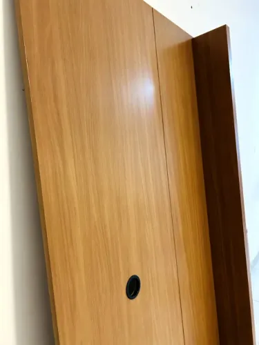 Painel para TV em madeira maciça