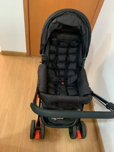 Vendo carrinho de bebê 
