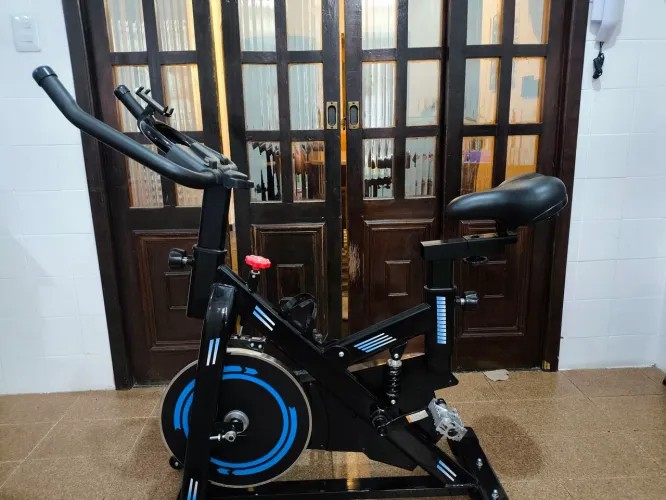 Bicicleta ergométrica com amortecedor 