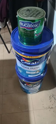 2 latas tinta látex coral 20 litros um galão de esmalte sintético branco