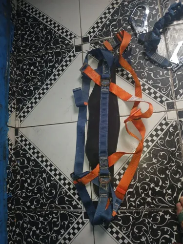 Vendo um cinto de segurança 