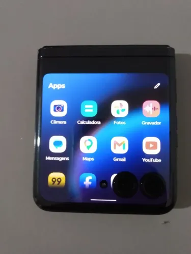 Razr 40 ultra.