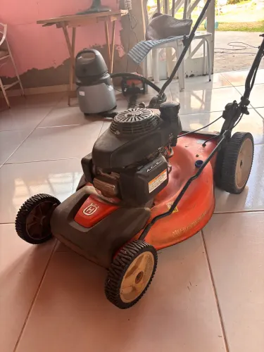 Carrinho de cortar grama husqvarna