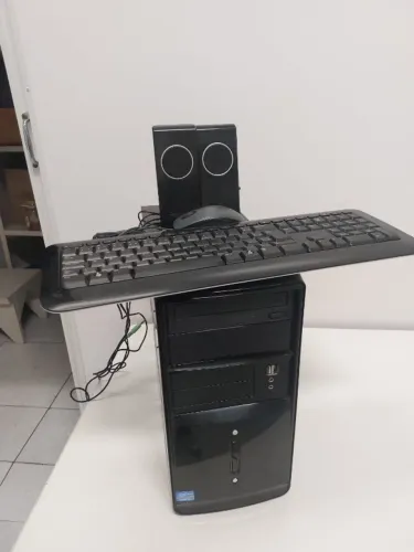 PC Completo Intel Core i3 + Teclado Microsoft Sem Fio + Mouse + Caixas de Som Positivo