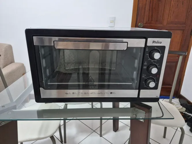 Forno elétrico 46L Philco.