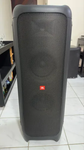 JBL PartyBox 1000 usada em bom estado. Com 2 microfones sem fio Staner SFH20