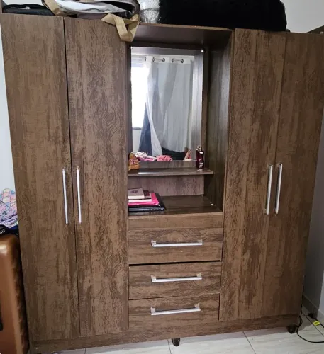 Guarda roupa 160 de largura com espelho