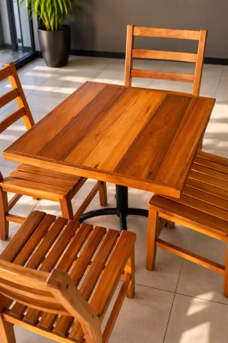 Jogo de mesa de madeira 4 cadeiras
