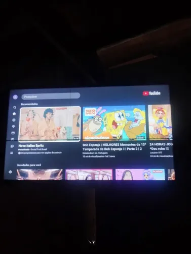 Tv 32 smart só ta com uma pequena listra mais não interfere em nada 