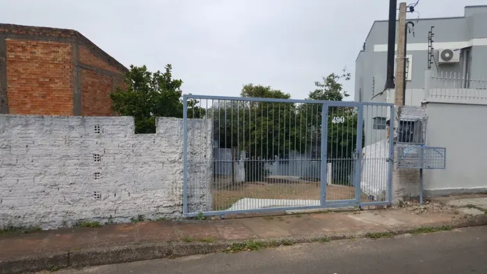 Casa 2 dormitórios para locação no bairro Vila Nova zona sul de Porto Alegre, RS