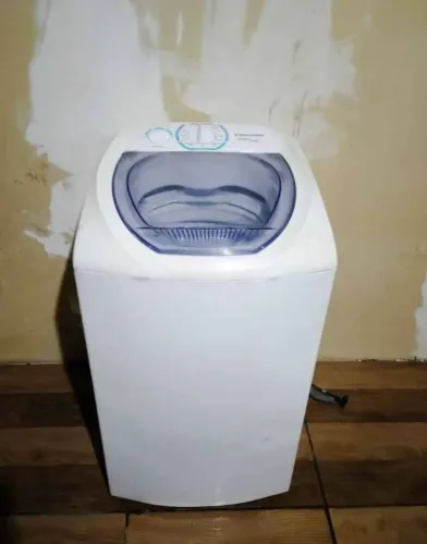 Maquina de lavar roupas Electrolux 6kg (Estilo tanquinho)