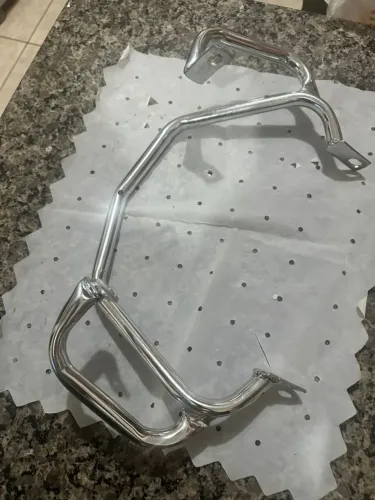 Vendo alça traseira de moto.