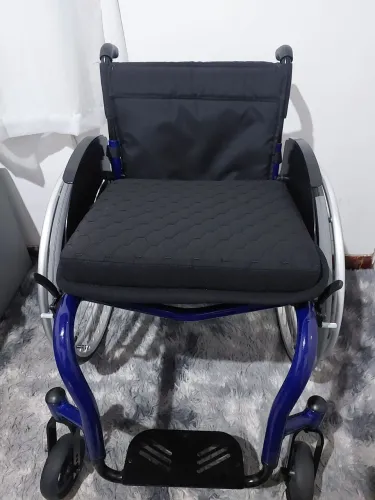 CADEIRA DE RODAS MONOBLOCO