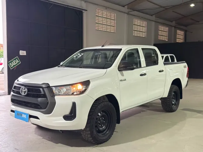 Toyota Hilux CD 4X4 2.8 Diesel Mec. 2023