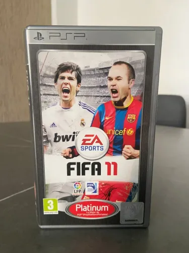 Game FIFA 2011 para PSP Platinum Edition - Edição Espanhola (importado)