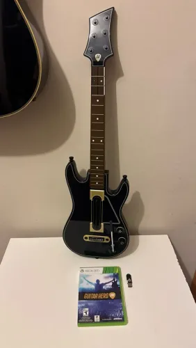 Guitarra GuitarHero para Xbox 360 + Jogo