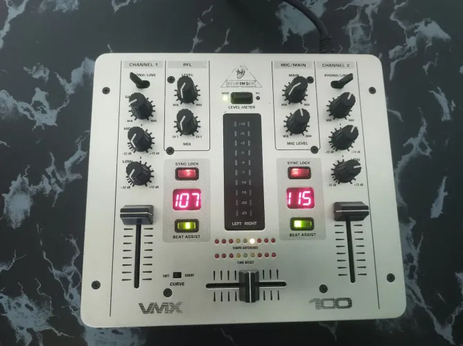 Mixer Behringer VMX100 novo, poucas vezes usado. Comprei um melhor e quero vender esse
