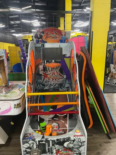 Vendo brinquedoteca completa 4 brinquedos1 playground circuito.
