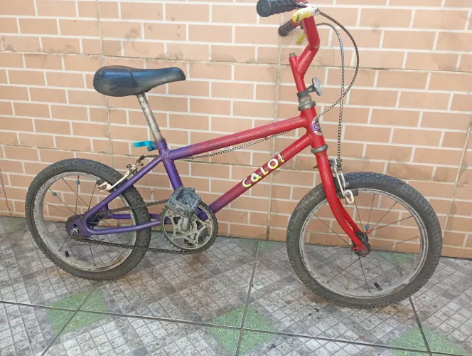 Bicicleta Caloi antiga aro 16 ótimo estado toda original.
