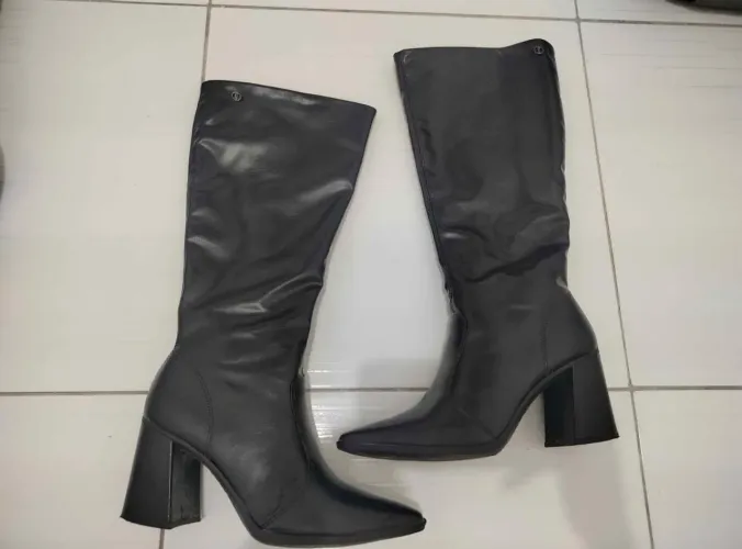 Vende-se Bota Preta Dakota
