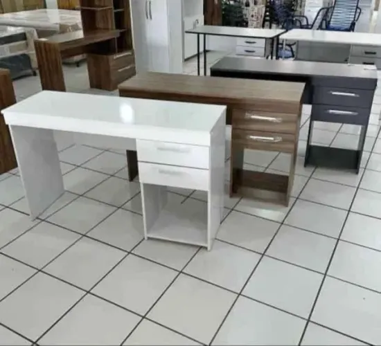 mesa de escritório, beleza e conforto em um só móvel já estraga e monta na hora!