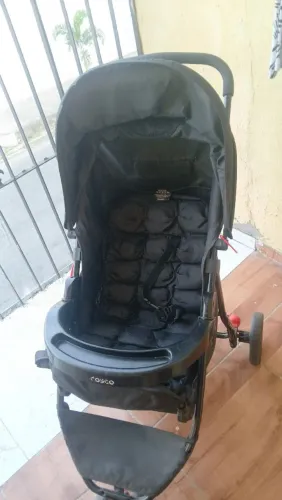 Vendo carrinho de bebe cosco